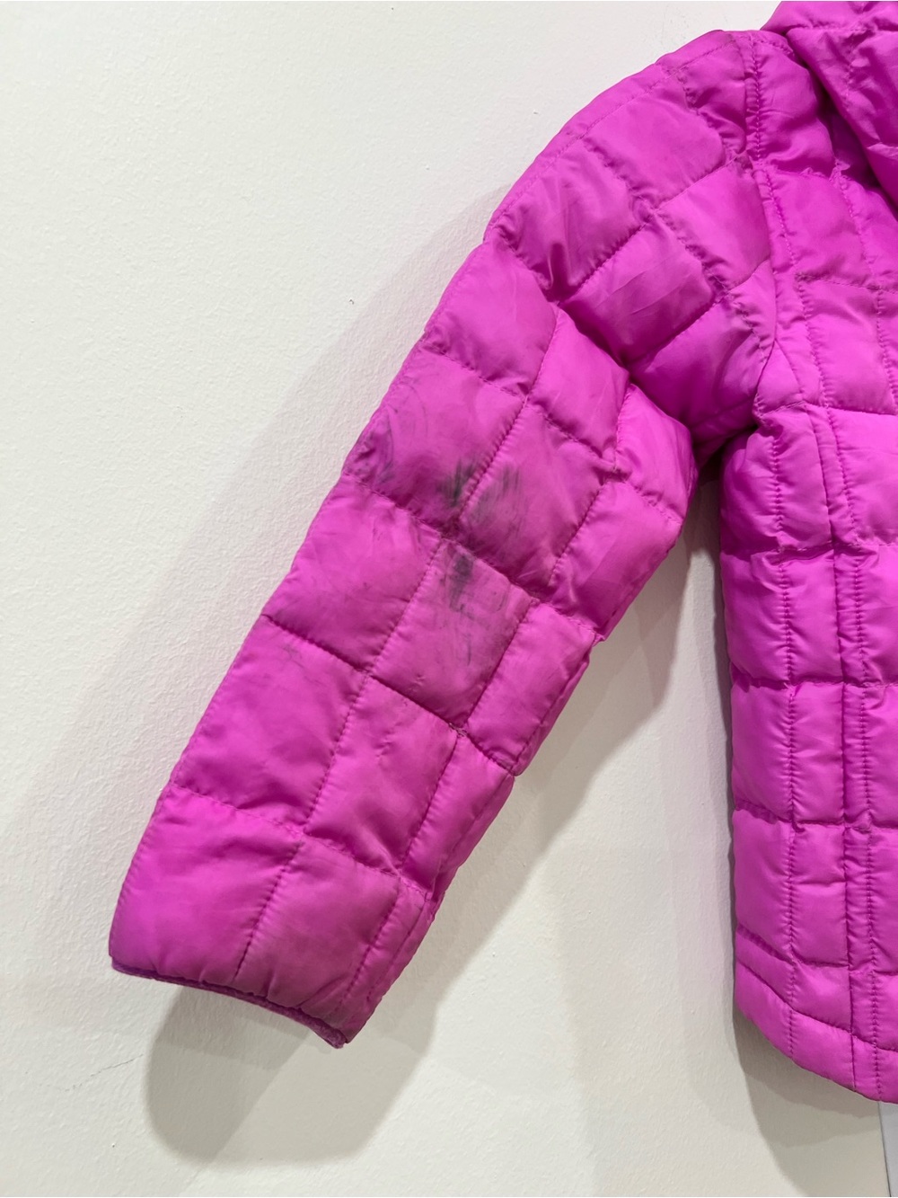 The North Face Girls' Pink Magenta Quilted Hooded Puffer Jacket Youth Size 3 - Picture 3 of 16